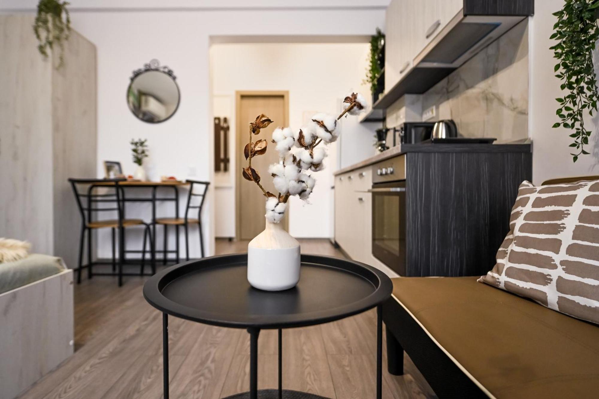 Old Town Charm - Modern & Comfortable Accommodation In The Heart Of The City Bucureşti Exterior foto